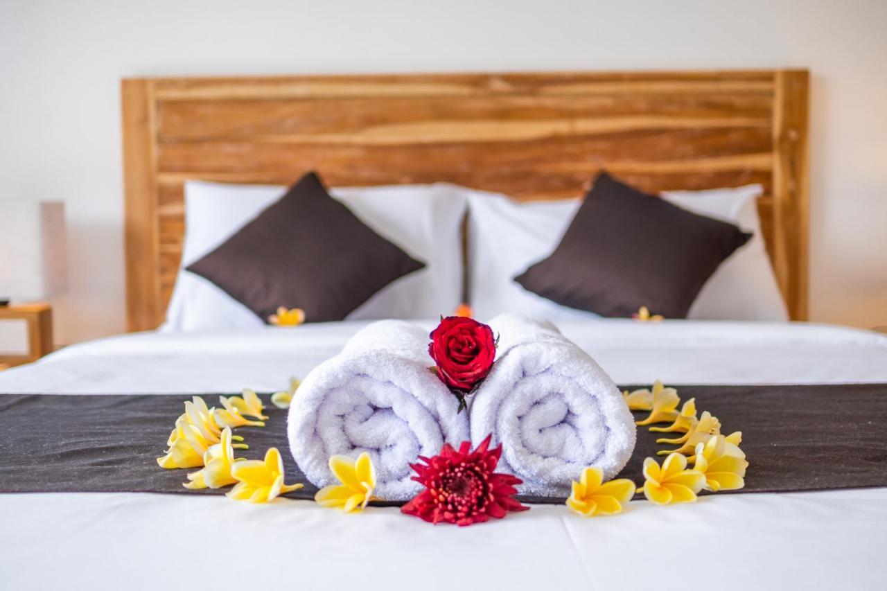 Wooden Puri Guesthouse ウルワツ エクステリア 写真